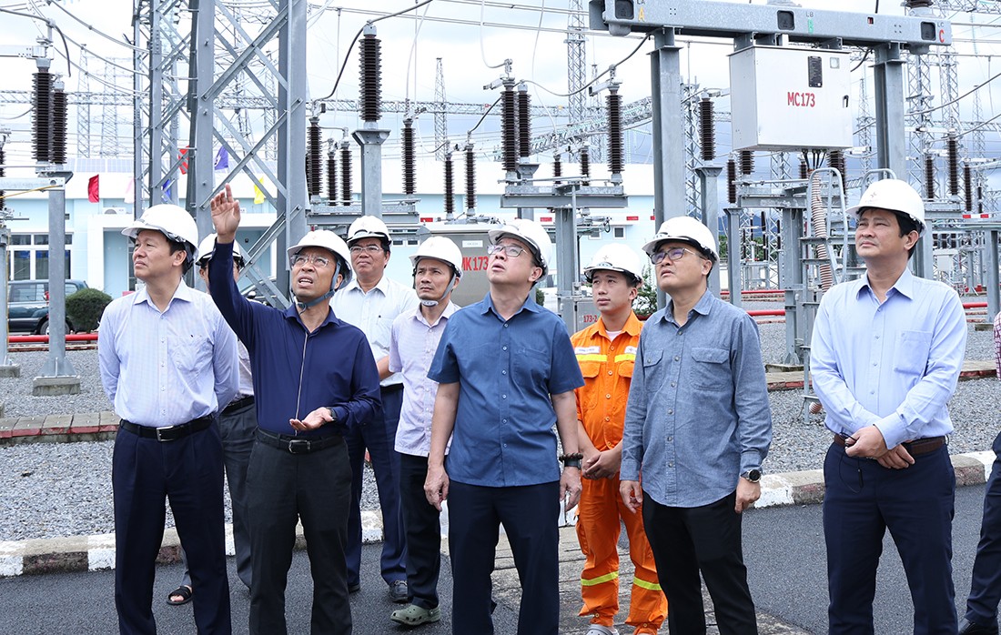 Lãnh đạo EVNNPT thăm hỏi các đơn vị bị ảnh hưởng bởi thiên tai tại Khánh Hòa Lãnh đạo EVNNPT thăm hỏi các đơn vị bị ảnh hưởng bởi thiên tai tại Khánh Hòa