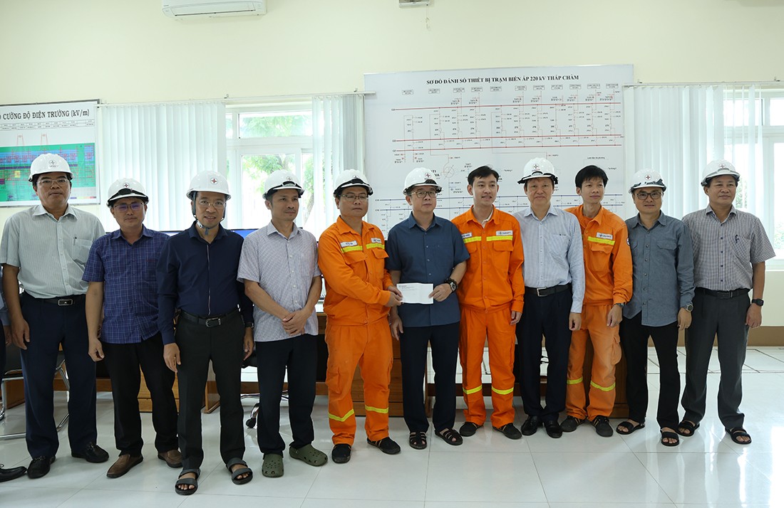 Lãnh đạo EVNNPT thăm hỏi các đơn vị bị ảnh hưởng bởi thiên tai tại Khánh Hòa Lãnh đạo EVNNPT thăm hỏi các đơn vị bị ảnh hưởng bởi thiên tai tại Khánh Hòa