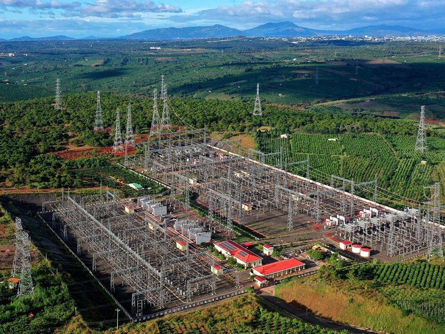 Đóng điện kháng bù ngang 500kV tại Trạm biến áp 500kV Pleiku 2