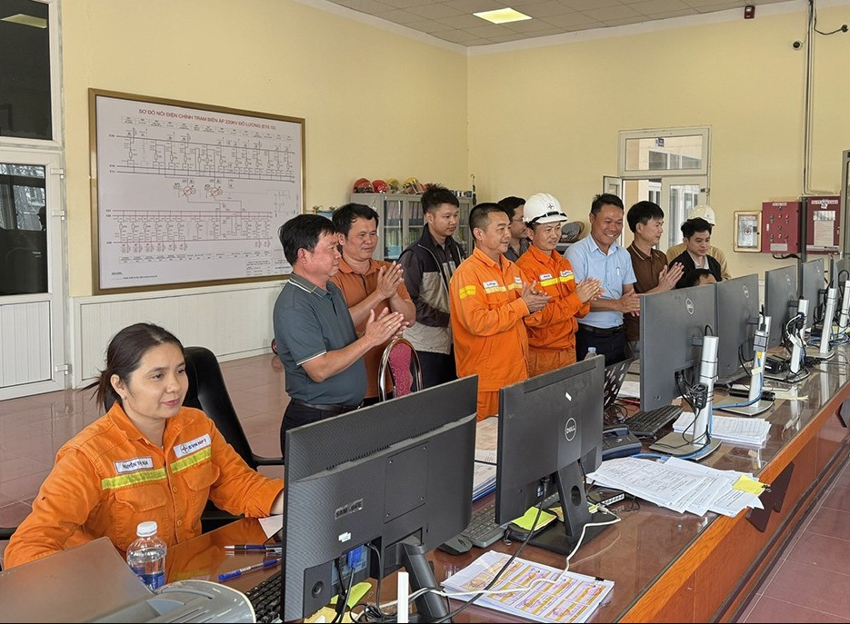 Đóng điện dự án đường dây 220kV Tương Dương - Đô Lương