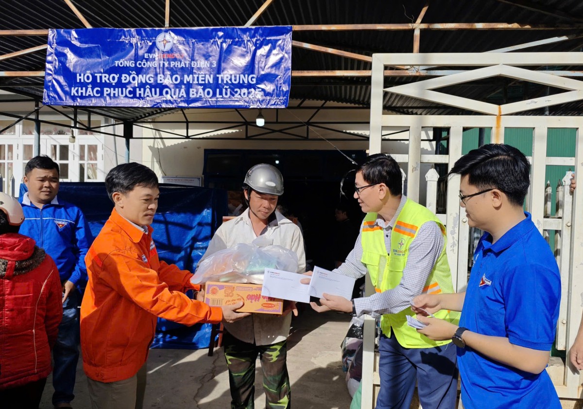 Công ty Nhiệt điện Vĩnh Tân hỗ trợ người dân Đắc Lắk khắc phục hậu quả bão lũ Công ty Nhiệt điện Vĩnh Tân hỗ trợ người dân Đắc Lắk khắc phục hậu quả bão lũ