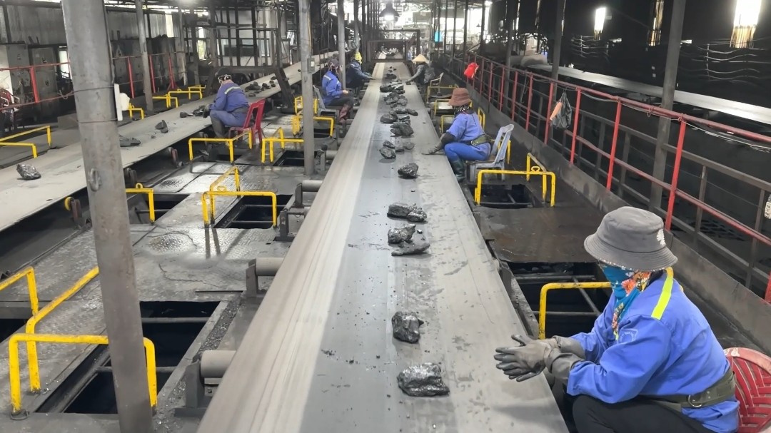 Giữ nhịp dòng than - Dấu ấn một năm nỗ lực của Phân xưởng Sàng tuyển Than Thống Nhất Giữ nhịp dòng than - Dấu ấn một năm nỗ lực của Phân xưởng Sàng tuyển Than Thống Nhất