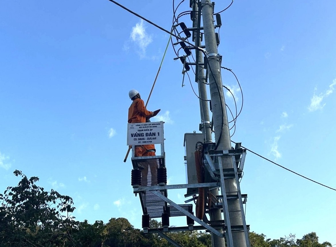 Lưới điện quốc gia đến với 54 hộ dân vùng sâu Vàng Đán (Điện Biên)