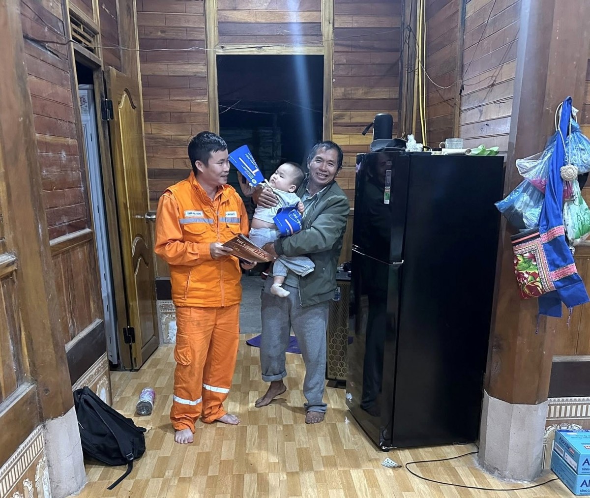 Lưới điện quốc gia đến với 54 hộ dân vùng sâu Vàng Đán (Điện Biên)