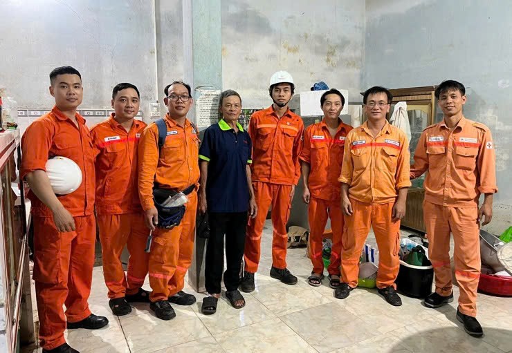 Đoàn Thanh niên EVNGENCO2 chung tay hỗ trợ người dân vùng lũ tại Trung bộ Đoàn Thanh niên EVNGENCO2 chung tay hỗ trợ người dân vùng lũ tại Trung bộ