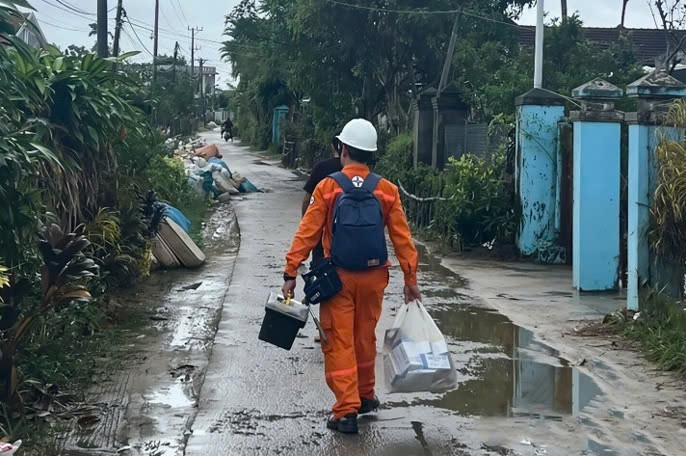 Đoàn Thanh niên EVNGENCO2 chung tay hỗ trợ người dân vùng lũ tại Trung bộ Đoàn Thanh niên EVNGENCO2 chung tay hỗ trợ người dân vùng lũ tại Trung bộ