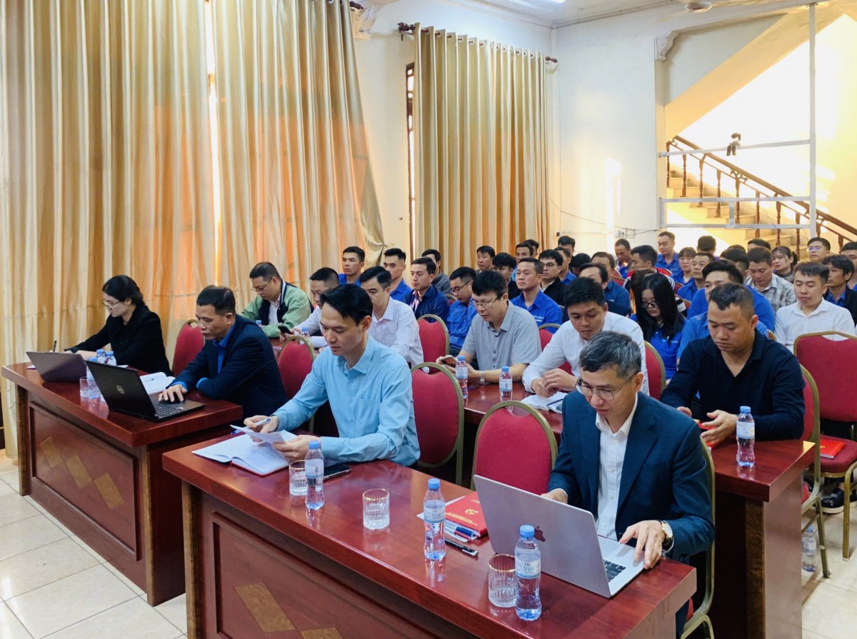 Lãnh đạo Đảng ủy Than Quảng Ninh làm việc với Chi bộ Giám định Uông Bí và Khai thác thị trường