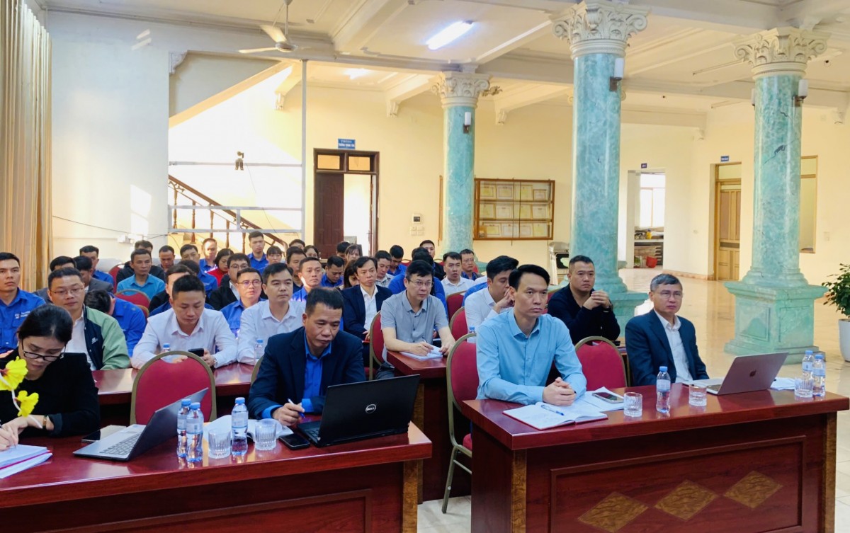 Lãnh đạo Đảng ủy Than Quảng Ninh làm việc với Chi bộ Giám định Uông Bí và Khai thác thị trường