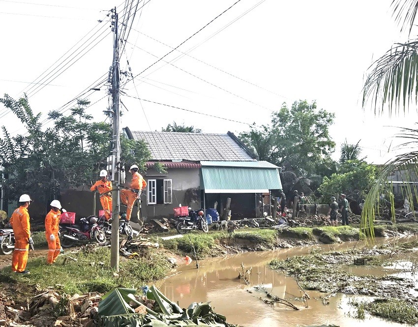 Ngập sâu diện rộng, PC Lâm Đồng trực 24/24, kịp thời ứng phó khẩn cấp