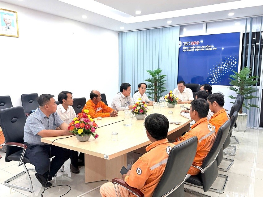 Ngập sâu diện rộng, PC Lâm Đồng trực 24/24, kịp thời ứng phó khẩn cấp Ngập sâu diện rộng, PC Lâm Đồng trực 24/24, kịp thời ứng phó khẩn cấp