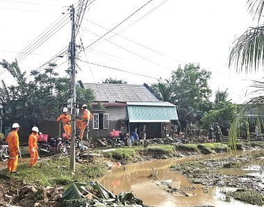 Ngập sâu diện rộng, PC Lâm Đồng trực 24/24, kịp thời ứng phó khẩn cấp