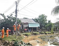 Ngập sâu diện rộng, PC Lâm Đồng trực 24/24, kịp thời ứng phó khẩn cấp