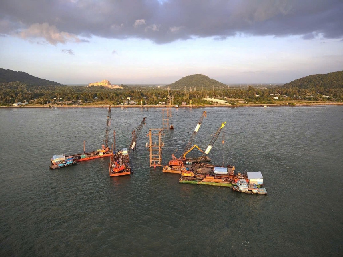 Đóng điện đường dây 110kV trên không, khôi phục cấp điện hoàn toàn cho Đặc khu Phú Quốc Đóng điện đường dây 110kV trên không, khôi phục cấp điện hoàn toàn cho Đặc khu Phú Quốc