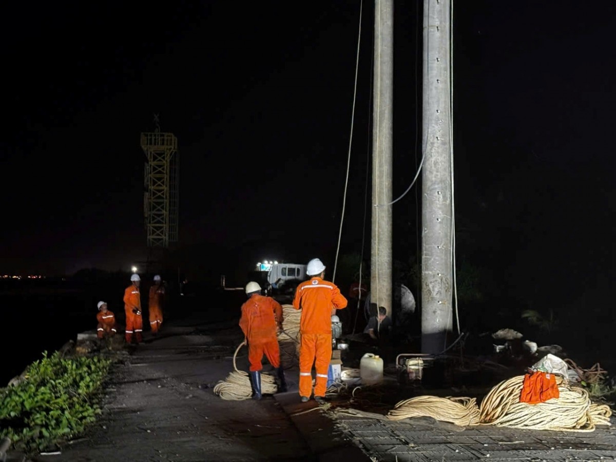 Đóng điện đường dây 110kV trên không, khôi phục cấp điện hoàn toàn cho Đặc khu Phú Quốc Đóng điện đường dây 110kV trên không, khôi phục cấp điện hoàn toàn cho Đặc khu Phú Quốc