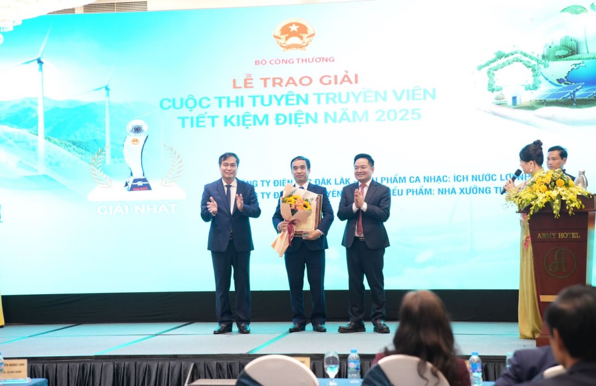 Trao giải Cuộc thi ‘Tuyên truyền viên tiết kiệm điện năm 2025’ Trao giải Cuộc thi ‘Tuyên truyền viên tiết kiệm điện năm 2025’