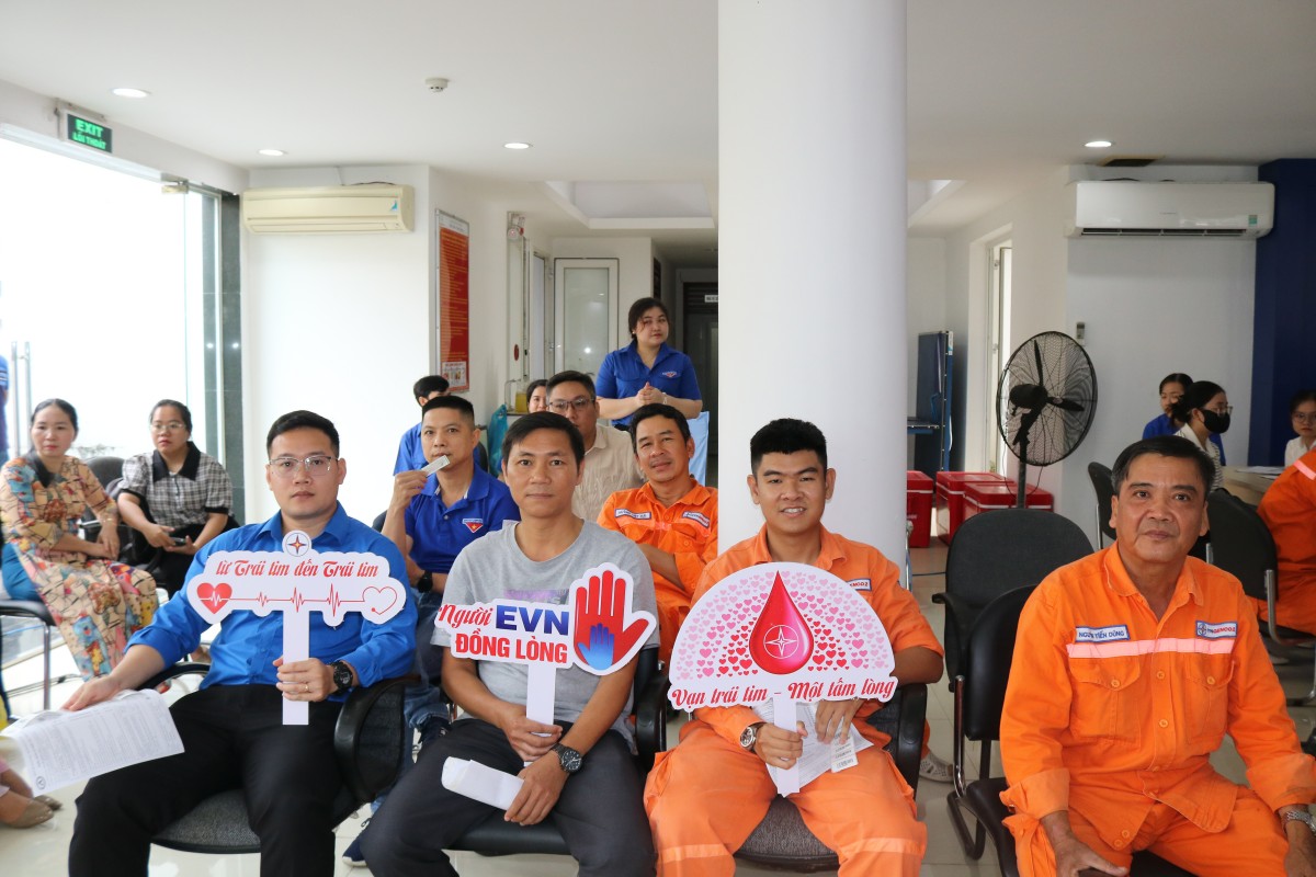 EVNGENCO2 và Nhiệt điện Cần Thơ hưởng ứng Tuần lễ hồng EVN lần XI EVNGENCO2 và Nhiệt điện Cần Thơ hưởng ứng Tuần lễ hồng EVN lần XI