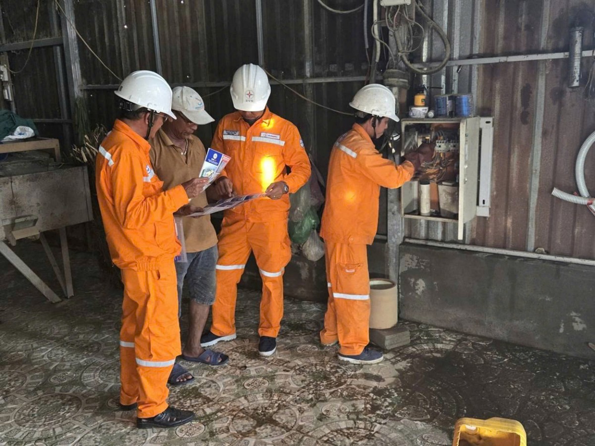 Tháng tri ân khách hàng 2025 - EVNSPC hướng đến đồng bào bị ảnh hưởng bởi thiên tai Tháng tri ân khách hàng 2025 - EVNSPC hướng đến đồng bào bị ảnh hưởng bởi thiên tai