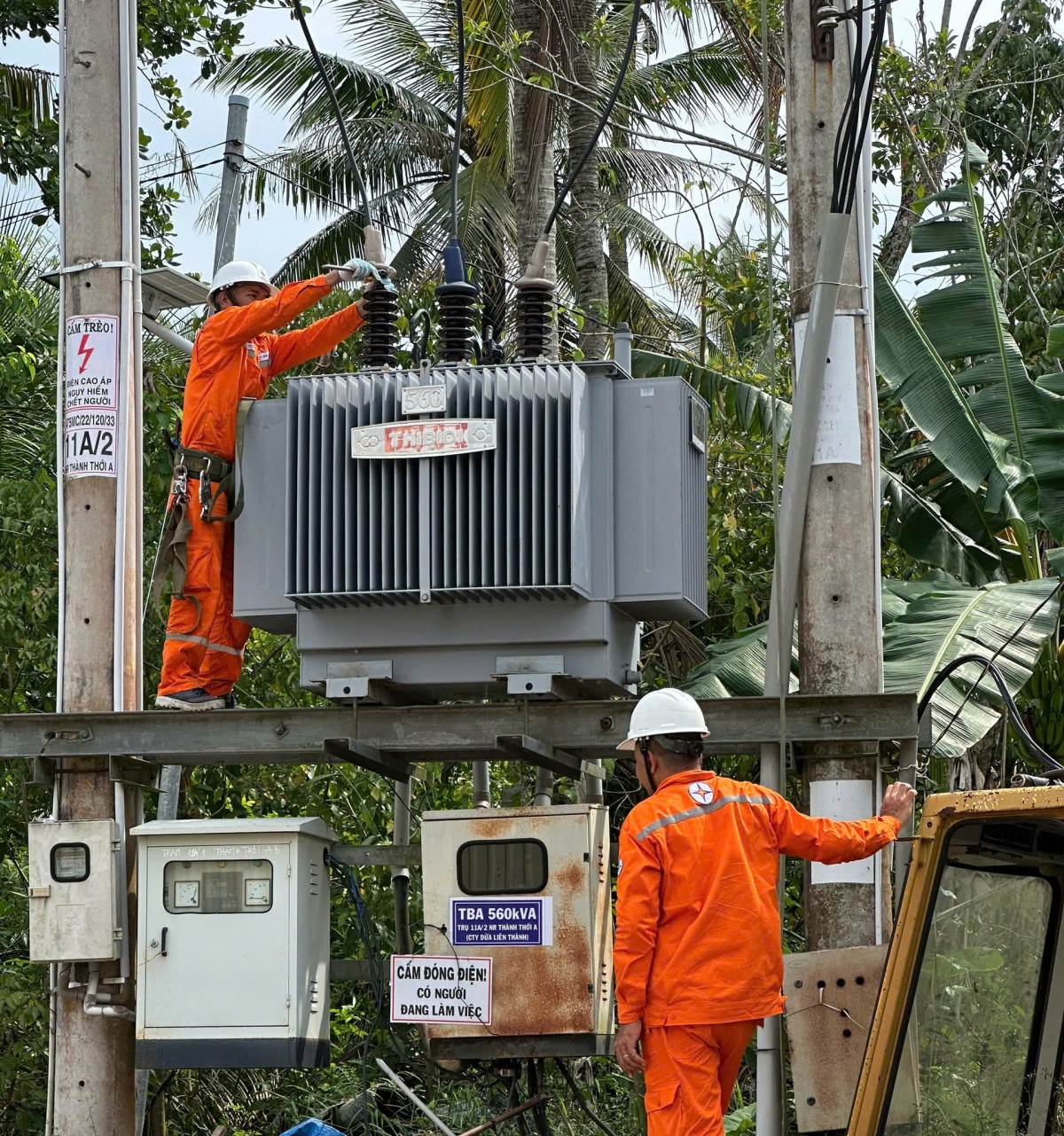 Tháng tri ân khách hàng 2025 - EVNSPC hướng đến đồng bào bị ảnh hưởng bởi thiên tai Tháng tri ân khách hàng 2025 - EVNSPC hướng đến đồng bào bị ảnh hưởng bởi thiên tai