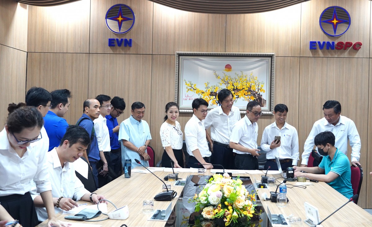 EVNSPC tham gia hiến máu hưởng ứng Tuần lễ hồng EVN lần thứ XI EVNSPC tham gia hiến máu hưởng ứng Tuần lễ hồng EVN lần thứ XI