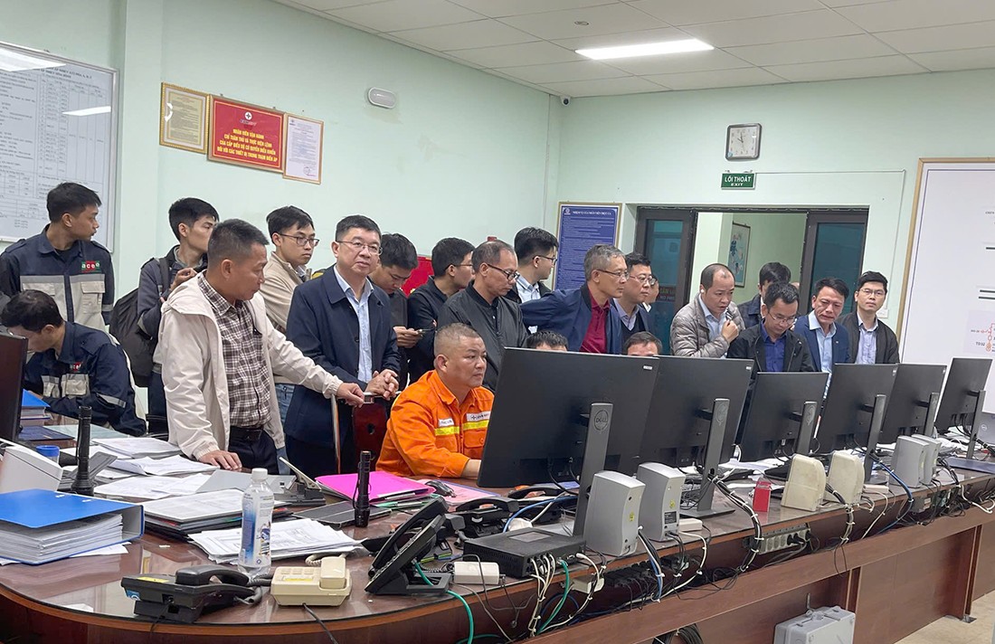 Đóng điện dự án nâng công suất Trạm biến áp 500kV Hòa Bình