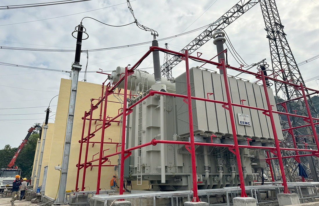 Đóng điện dự án nâng công suất Trạm biến áp 500kV Hòa Bình