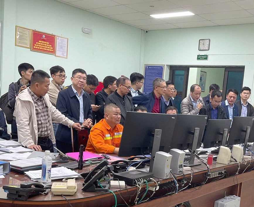 Đóng điện dự án nâng công suất Trạm biến áp 500kV Hòa Bình