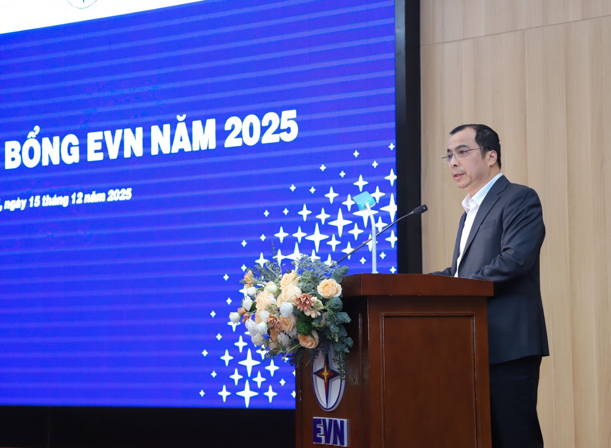 Trao học bổng EVN năm 2025 cho 130 sinh viên xuất sắc Trao học bổng EVN năm 2025 cho 130 sinh viên xuất sắc