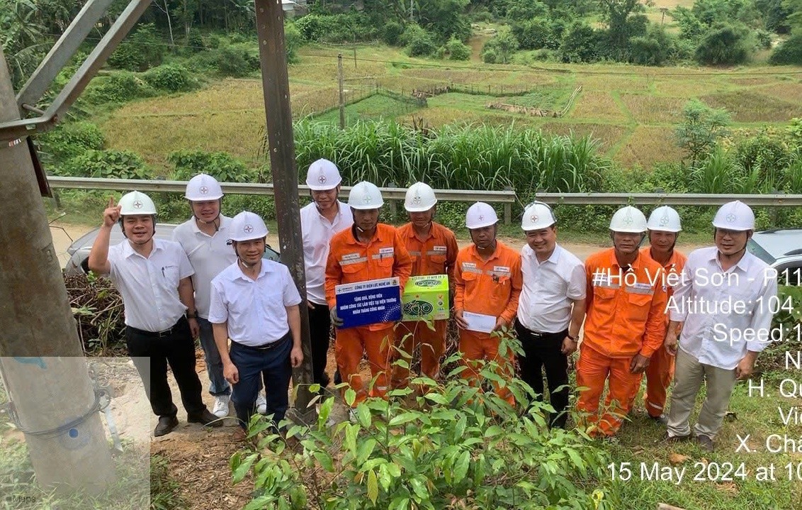 Lưới điện quốc gia đến với 5 bản vùng lõm miền Tây Nghệ An