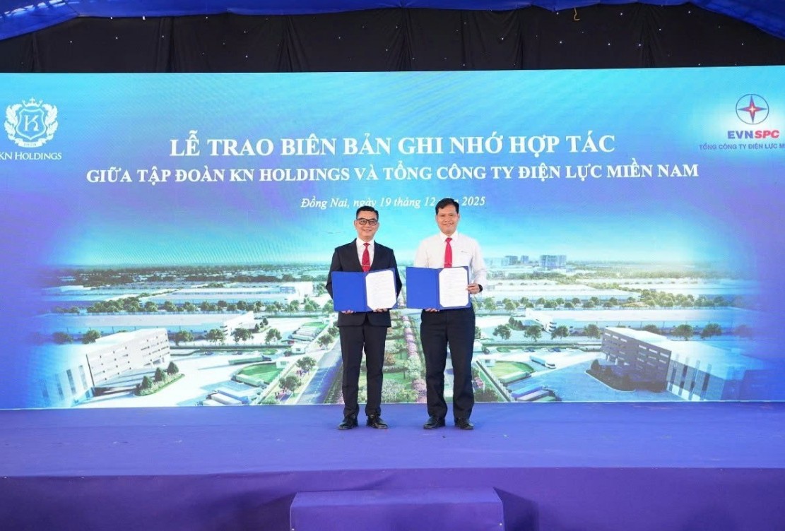 EVNSPC ký bản ghi nhớ hợp tác đầu tư cung cấp điện với Tập đoàn KN Holdings