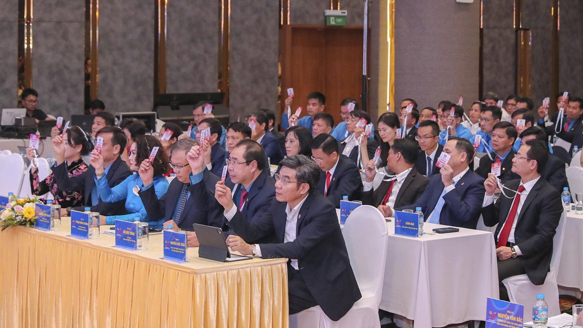 Đại hội Công đoàn Điện lực Việt Nam lần thứ VII hoàn thành ngày làm việc đầu tiên