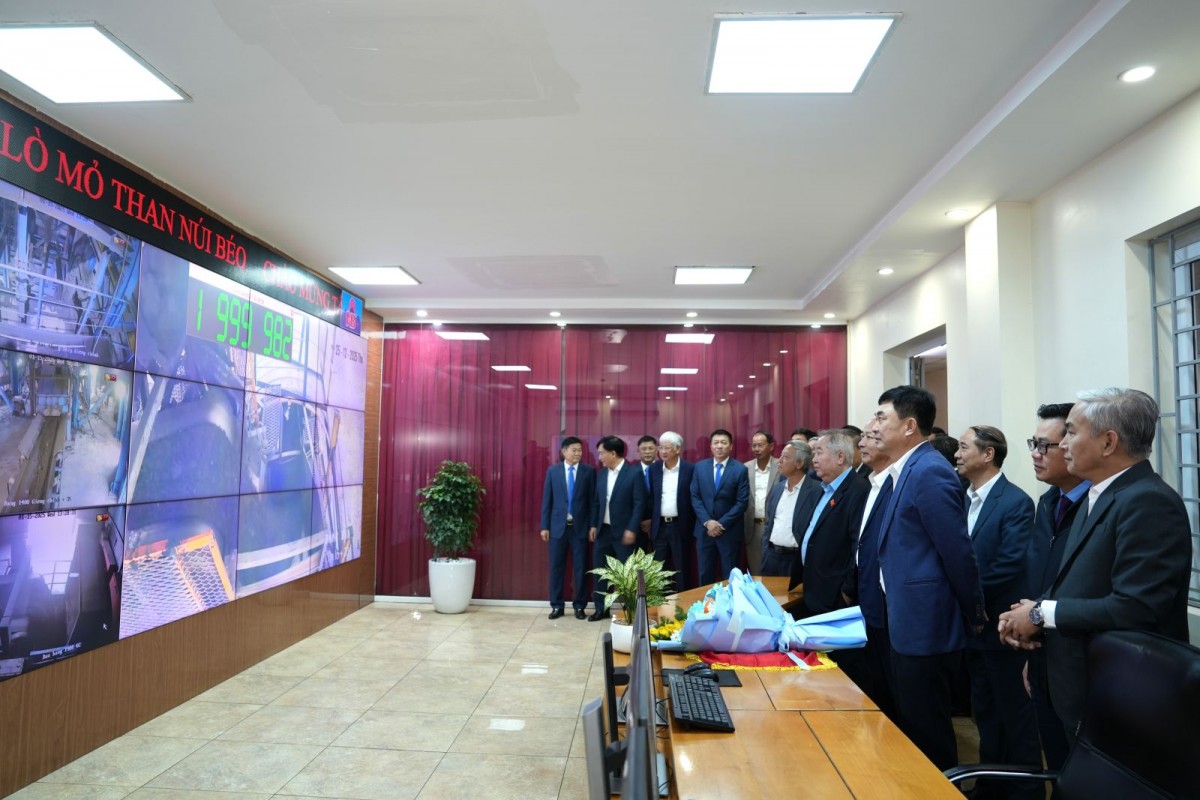 Than Núi Béo đón mừng tấn than hầm lò thứ 2 triệu