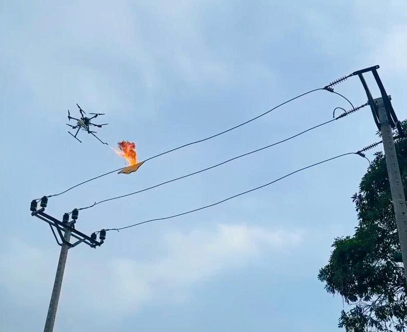 UAV, robot, AI và cuộc chuyển mình thầm lặng của ngành điện miền Bắc