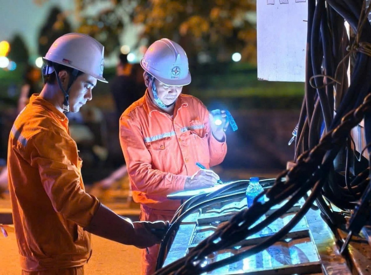 UAV, robot, AI và cuộc chuyển mình thầm lặng của ngành điện miền Bắc