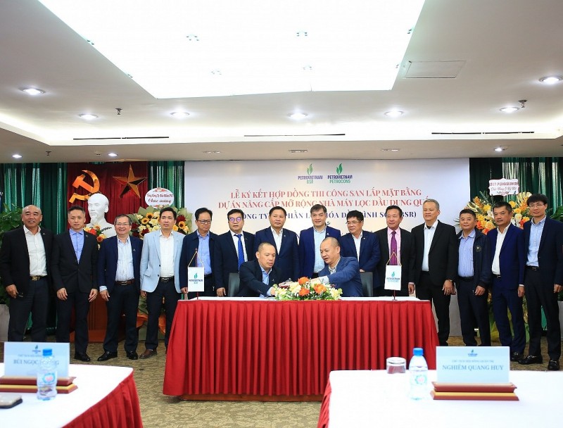 Ký hợp đồng thi công mặt bằng dự án nâng cấp, mở rộng Nhà máy Lọc dầu Dung Quất