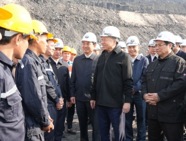 Tổng Bí thư Tô Lâm thăm, chúc tết cán bộ, công nhân, người lao động ngành Than