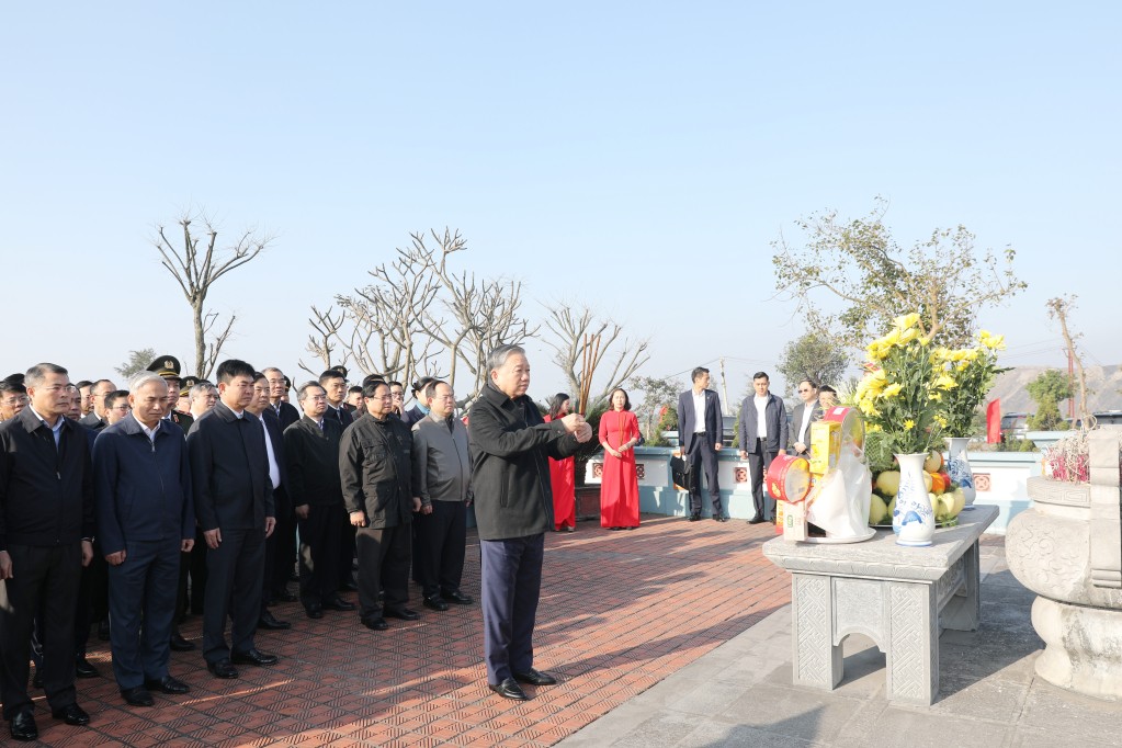 Tổng Bí thư Tô Lâm thăm, chúc tết cán bộ, công nhân, người lao động ngành Than