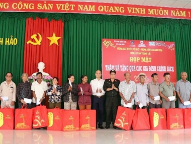 Nhiệt điện Vĩnh Tân trao quà Tết Bính Ngọ cho gia đình chính sách tỉnh Lâm Đồng