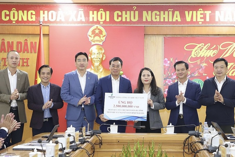 PV GAS, Nebula Energy và UBND tỉnh Hà Tĩnh thảo luận về các dự án năng lượng trọng điểm