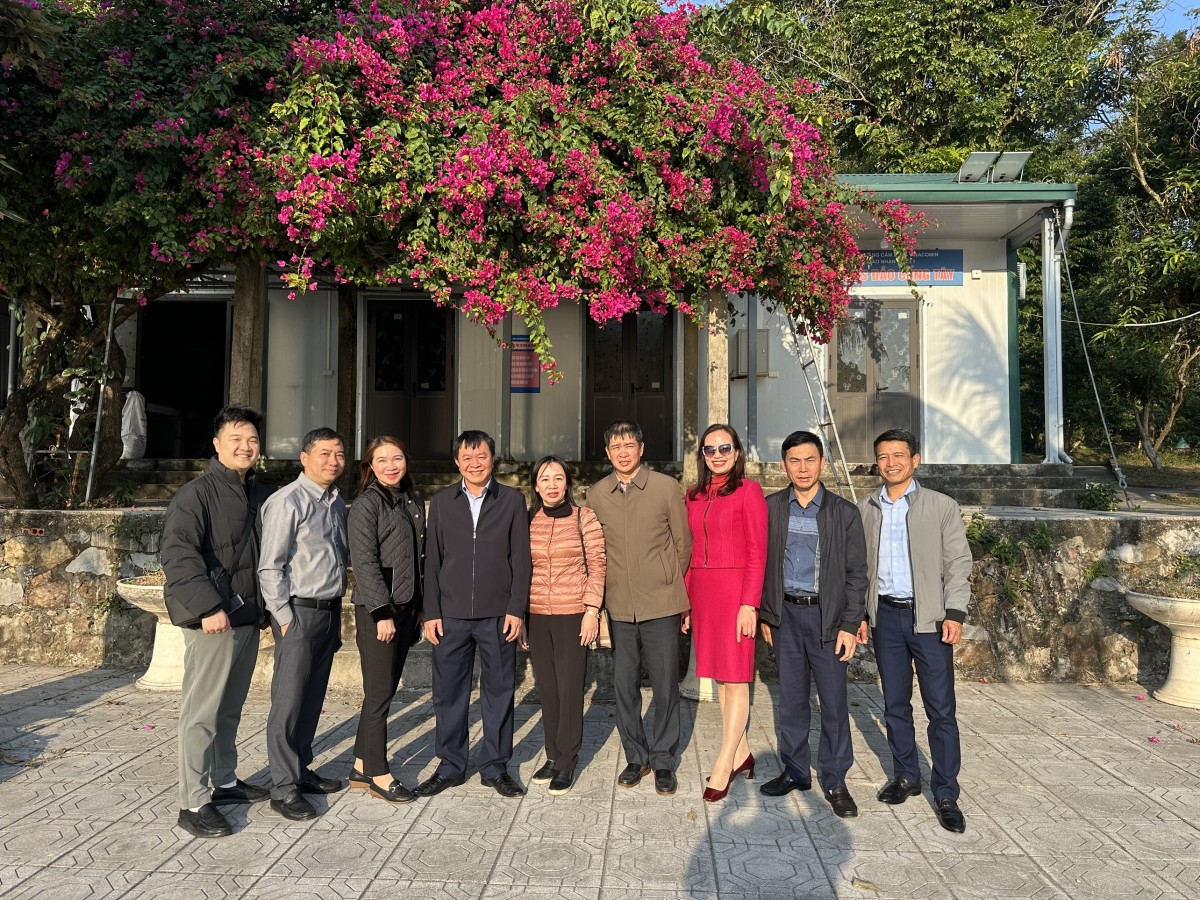 Giám đốc Quacontrol khảo sát thực địa sản xuất, thăm hỏi người lao động khu vực chuyển tải Hòn Nét