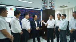 Thứ trưởng Bộ Công Thương Nguyễn Hoàng Long kiểm tra công tác đảm bảo điện dịp Tết 2026 tại EVNSPC