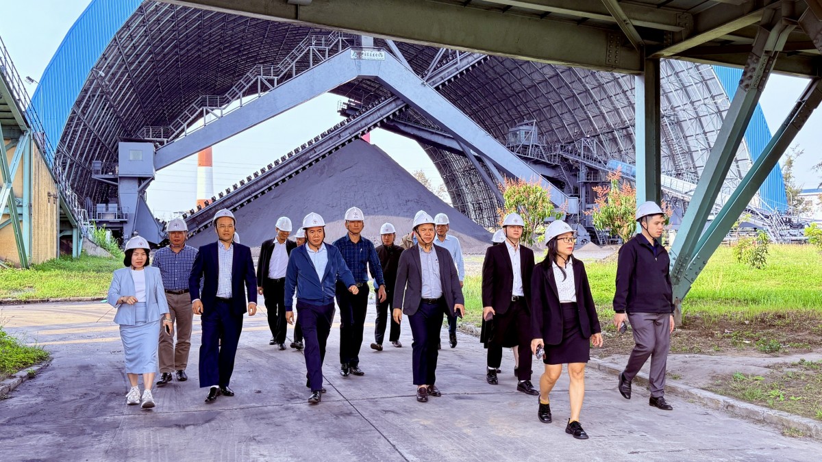 Bộ Công Thương làm việc với Nhiệt điện Uông Bí về nguồn than cho sản xuất điện