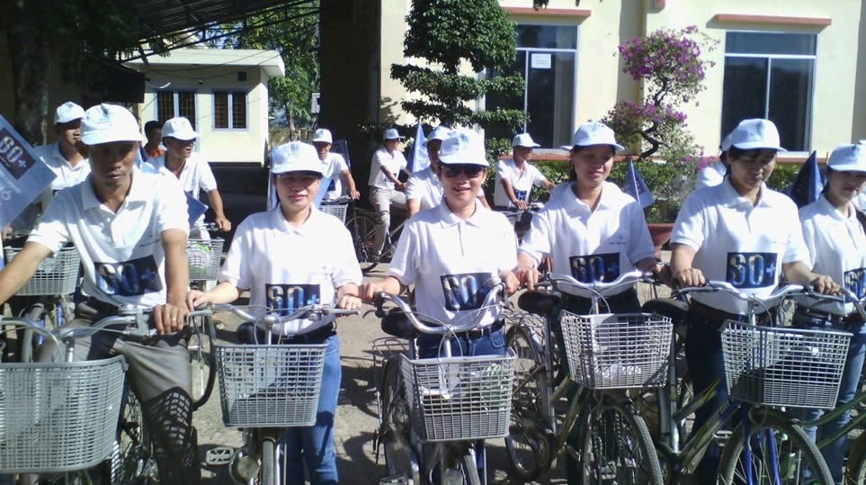 Chùm ảnh các đơn vị EVNSPC sôi nổi hưởng ứng Chiến dịch Giờ Trái đất 2026