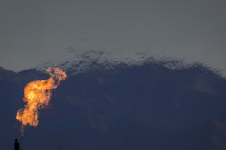 An ninh năng lượng Việt Nam trong bối cảnh xung đột quốc tế - Thách thức chiến lược và quan điểm của Bộ Chính trị