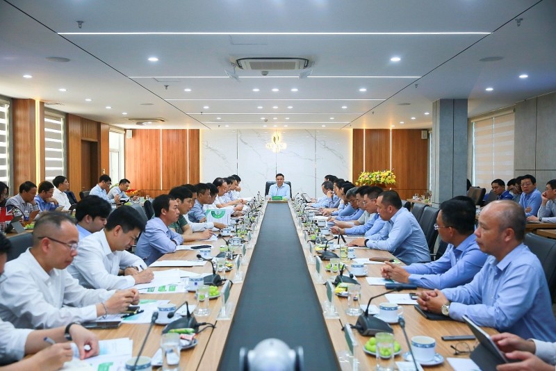 Quyền Bộ trưởng Công Thương Lê Mạnh Hùng làm việc với Công ty Lọc hóa dầu Bình Sơn