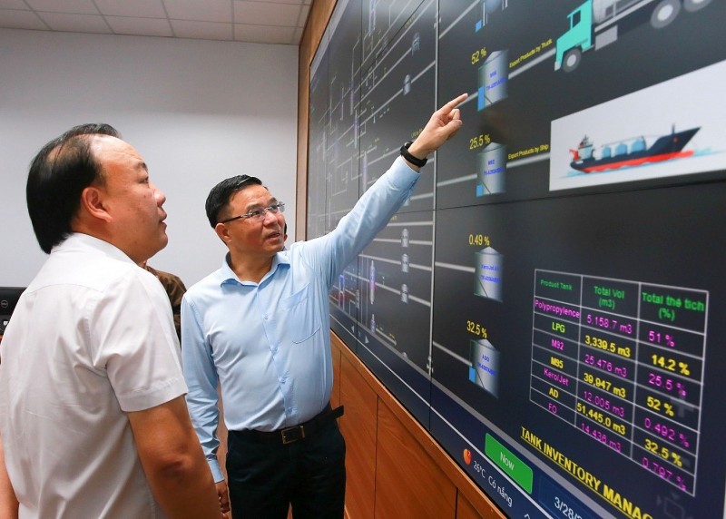 Quyền Bộ trưởng Công Thương Lê Mạnh Hùng làm việc với Công ty Lọc hóa dầu Bình Sơn