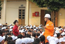 Sơn La: 1.160 học sinh được tuyên truyền sử dụng điện an toàn, tiết kiệm