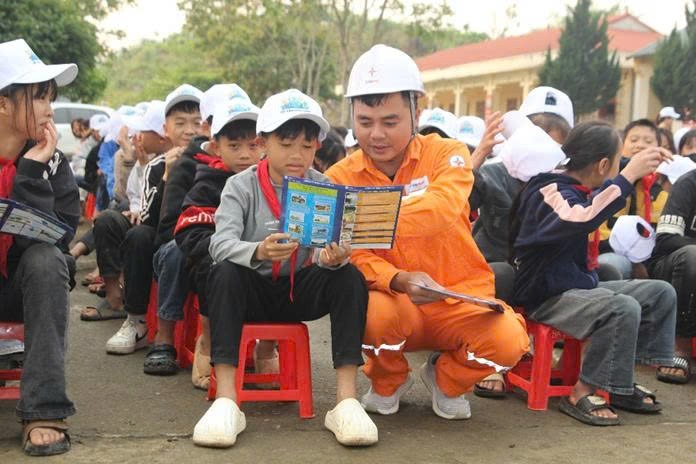 Sơn La: 1.160 học sinh được tuyên truyền sử dụng điện an toàn, tiết kiệm