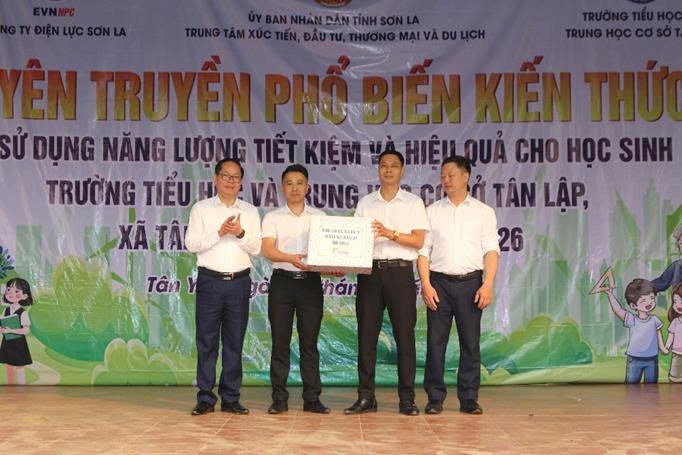 Sơn La: 1.160 học sinh được tuyên truyền sử dụng điện an toàn, tiết kiệm