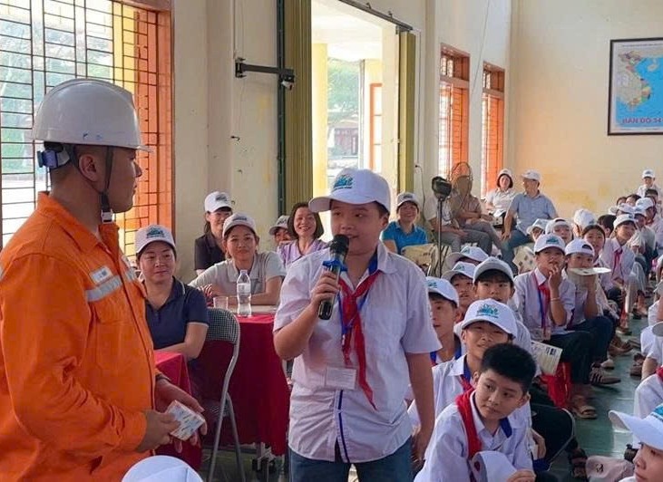 Những bài học nhỏ về tiết kiệm điện từ sân Trường THCS Nguyễn Tất Thành (tỉnh Sơn La)