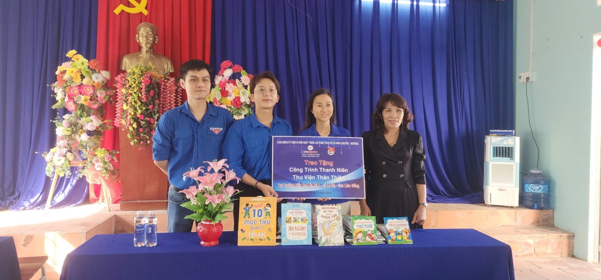 Công ty ĐHĐ bàn giao công trình ‘Thư viện thân thiện’ tại Lâm Đồng